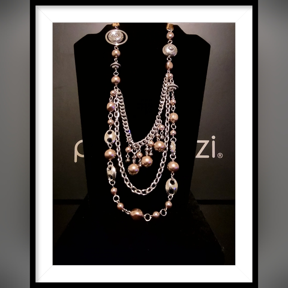 Paparazzi Jewelry All The Trimmings Necklace and Earring Set.